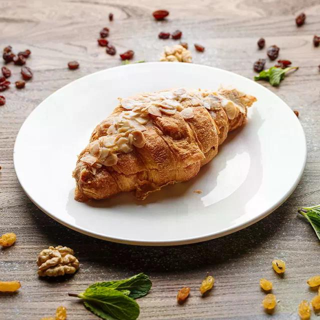 Basilic Миндальный круассан